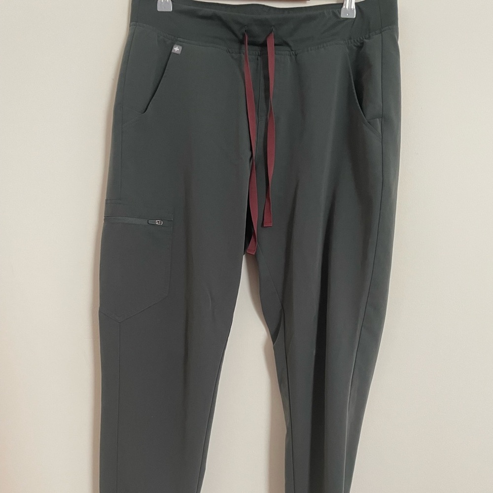 Figs Zamora joggers size medium color bonsai